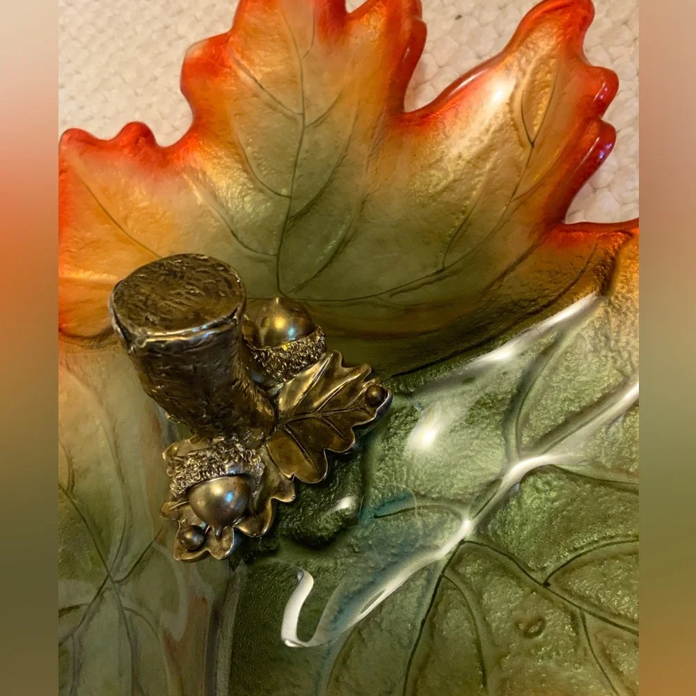 GLASS CENTERPIECE DISH